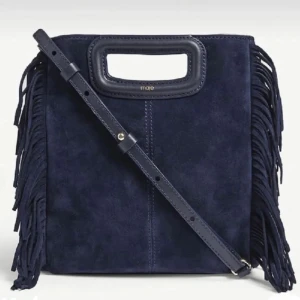 SÖKER!!!! - SÖKER!!! Dessa två majeväskor i minsta storleken för ett rimligt pris. Skicka gärna bild om ni har någon av dessa som ni skulle kunna tänka er att sälja. Skick spelar inte så stor roll så länge mockan inte är helt sönder och grå :)