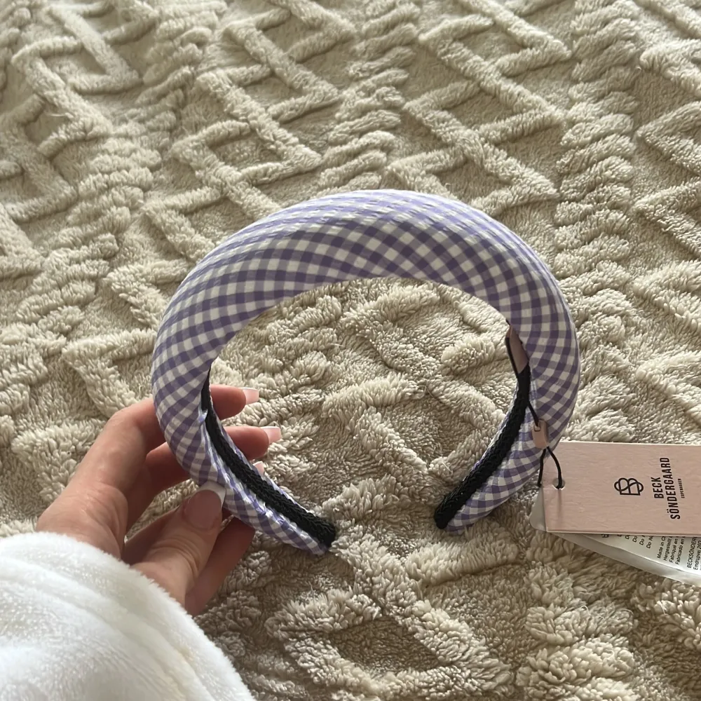 Jätte fint oanvänt diadem! Prislapp kvar och inga defekter. . Accessoarer.