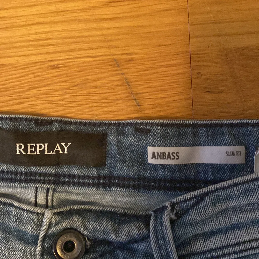 Riktigt schyssta replay jeans, helt nya och riktigt sköna, priset kan diskuteras👍. Jeans & Byxor.