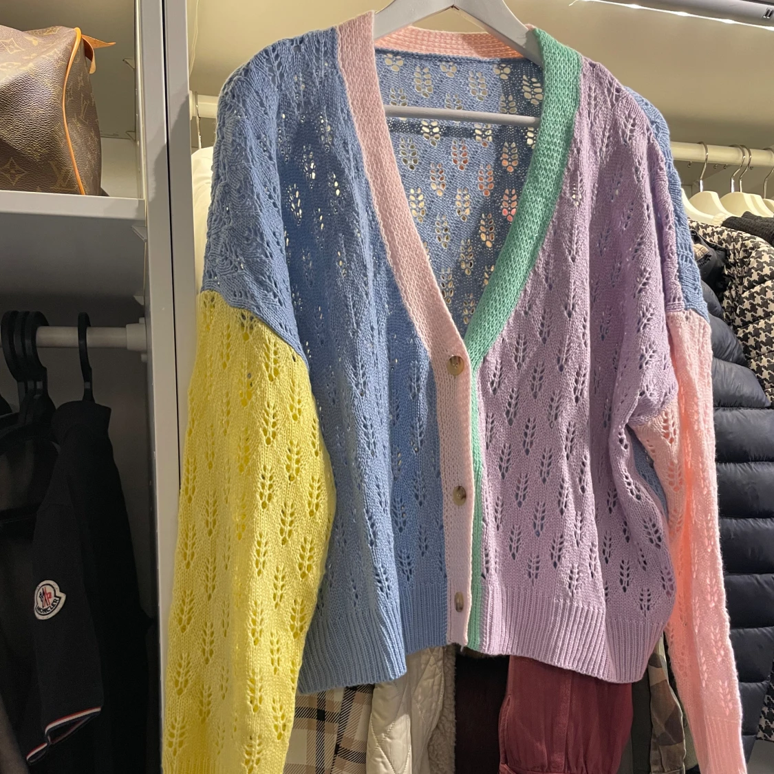 Cardigan i pastellfärger 💜