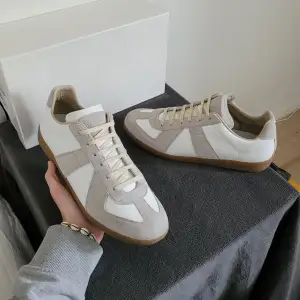 Extremt feta Maison Margiela GATs! Cond 9,9/10, endast använda 3 gånger! Box ingår, strl 45 true to size!