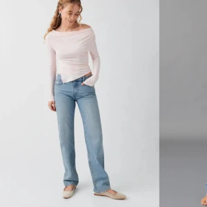 Low waist jeans - Säljer mina jeans från gina tricot, oanvända!🙌🏻prislappen sitter även kvar, nypris 499kr💘💘