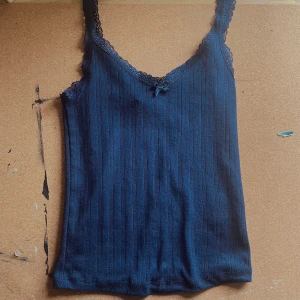 Blått gulligt linne 🫶 - Inga defekter och knappt använd! XS men passar sannolikt S för det är väldigt stretchigt material. Pris kan diskuteras, skriv gärna innan du köper.