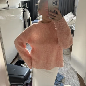 Stickad rosa - Så fin stixkad rosa tröja som jag aldrig använder💗💗💗anvönd en gång typ