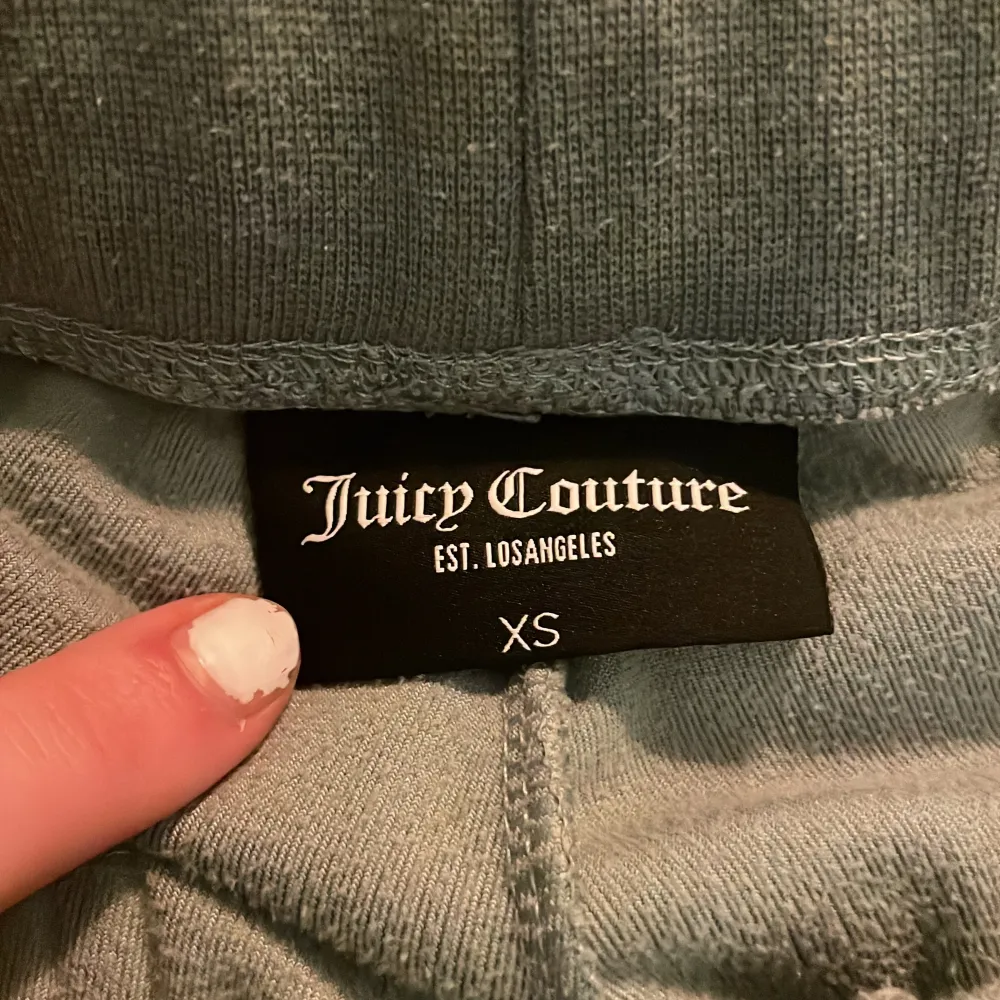 Så sköna mjukisar från Nelly (juicy couture)! Säljer dem då jag aldrig använder dem längre, inga defekter och ser nya ut! (köptes i 2022 för 1,100) pris kan jättegärna diskuteras!❤️‍🔥❤️‍🔥. Jeans & Byxor.
