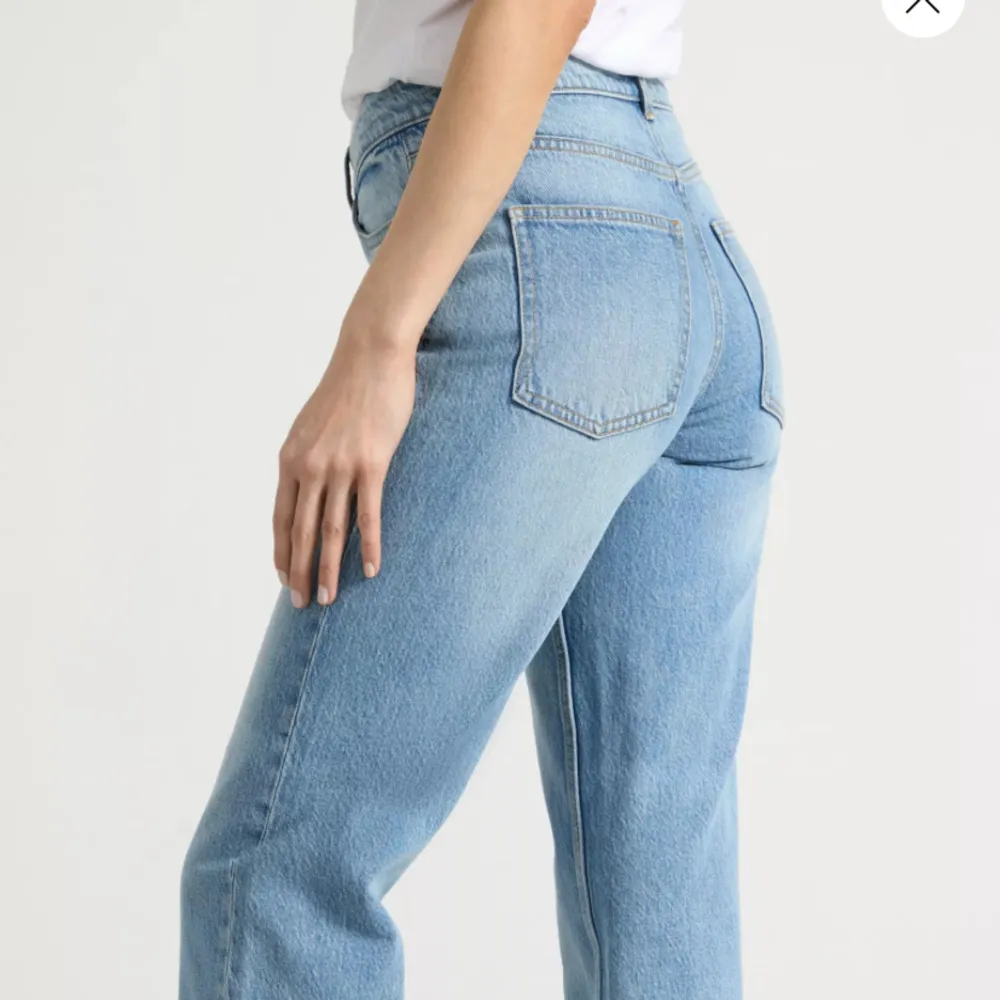Ett par lågmidjade jeans från Lindex i storlek 38. Helt nya utan lappar. Jeans & Byxor.