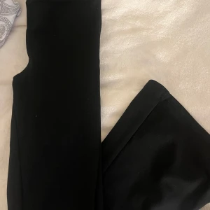 Bootcut byxor från Gina Tricot  - Inga hål eller fläckar, skriv dm för frågor eller fler bilder 