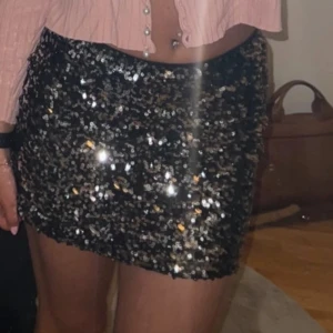 Glitter kjol  - Använd 1 gång. Bra skick💗Privat för fler bilder!