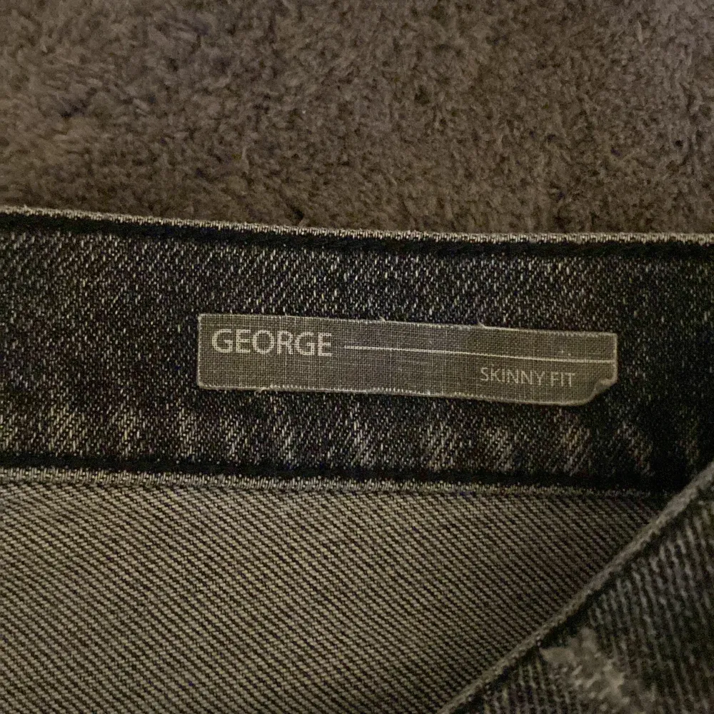 Sjukt snygga Dondup jeans | Modellen är George | Storleken är 30 | Skicket är 9/10 | Nypris ca 3000kr mitt pris bara 1199kr | Hör av er vid frågor!. Jeans & Byxor.