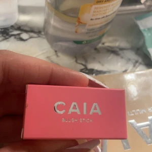 oöppnad caia blush  - säljer min oöppnade caia blush stick nypris: 225 kr