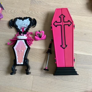 Monster high lösa delar Draculaura  - Lösa delar från olika Draculaura kollektioner.