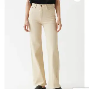 Såå fina beiga jeans från twist & tango i modellen Tori. Endast använda en gång och inga fläckar eller något. Nyskick! Nypris 1599kr
