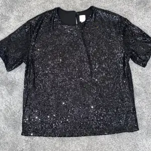 Glittrig tshirt från hm, använd 2 ggr