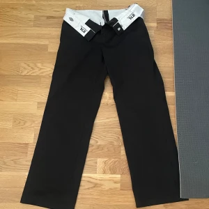 Dickies byxor 874 - Kostymbyxor från Dickies, 874. Använda någon enstaka gång men de ser helt oanvända ut. Nypris 679kr