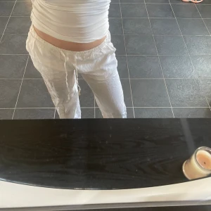 Hm linnebyxor  - Nyskick, använda en gång. Säljer för att jag inte får användning av de då jag har ett par andra 