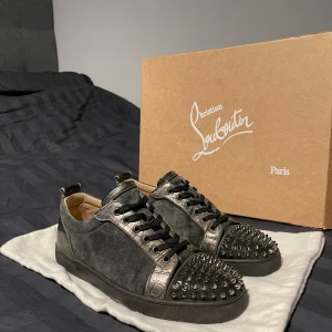 christian louboutins - christian louboutins  size 41,5 Alla nitar kvar Tar också vissa byten  Skriv vid frågor 