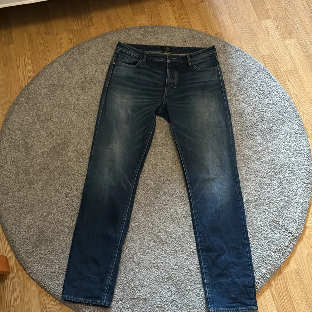 Bra passform. Stilrena jeans med hög kvalitet från neuw jeans Stockholm. Knappt använda. Säljer produkter grund av att dem är för långa.. Jeans & Byxor.