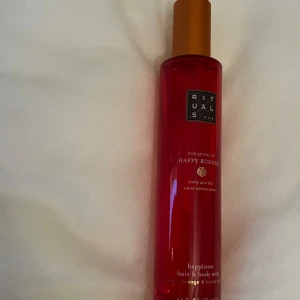 Rituals Parfym  - Luktar extremt gott, men används inte. Använd i en månad, så 90% kvar.   