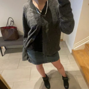 Stickad kofta - En snygg stickad kofta! Inga defekter, skriv om du undrar över något❤️