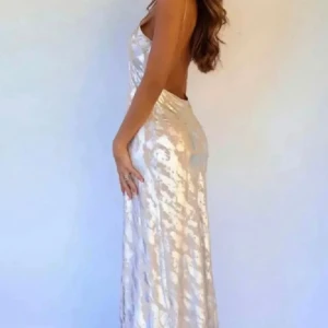 Balklänning - Säljer denna fina zara klänningen då den tyvärr inte passade💖Köpt här på plick, aldrig använd🤗