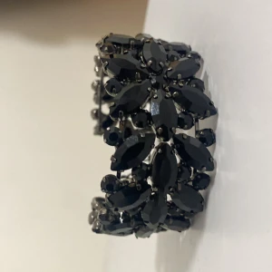 Armband  - Jätte fin svart armband 