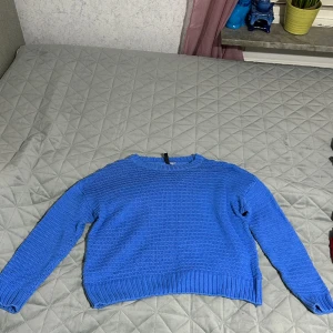 Stickad tröja - Säljer denna super sköna stickade tröjan från hm. Har använt den max två gånger. 