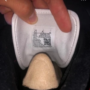 Jordans Chicago  - Använda fåtal gånger 3-4 gånger. Bra skicka (äkta). Köpta för 3500kr. Går att buda!!