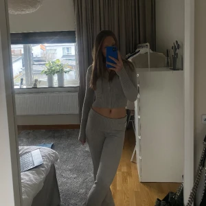 Catania set  - Jag säljer mitt catania liknade  set som jag köpte för ca 1500kr! Super sköt och bekvämt. Säljer de på grund av att det inte längre kommer till användning💗säljer det för bra pris för vill gärna sälja de nu! Skriv för fler bilder 