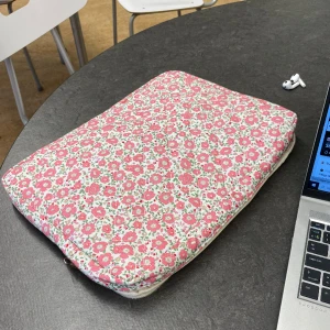 Gulligt datorfodral  - Säljer då det inte kommer till användning. Skriv om ni har frågor💕