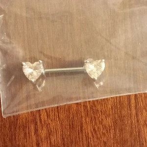 Piercing  - N*pple piercingar. Ljurosa. Nya.  Pris är för alla tillsammans.