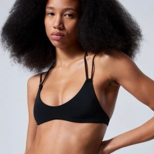 Bikini topp - Så fin bikinitopp från Weekday, helt ny alla lappar kvar! 