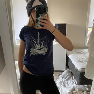 Zadig & Voltaire Tröja - En jätte fin tröja från Zadig som nästan aldrig använts! Den är helt nyskick nästan💞💞Jag säljer den då den är för liten🥰