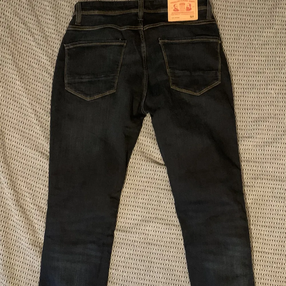 Grant Jeans i storlek 32/32. Jeans & Byxor.