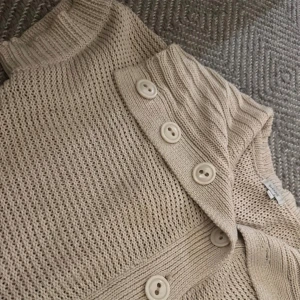 Beige kofta  - Jätte fin beige kofta i storlek M☺️☺️