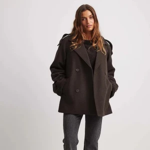 Brun kappa - Brun kappa från Moa Matssons kollektion med NAKD🥰 Fint skick! (Bilderna är lånade), skriv för fler bilder!