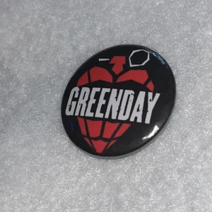 Greenday pin - Cool GREENDAY pin. Använd köp nu! 