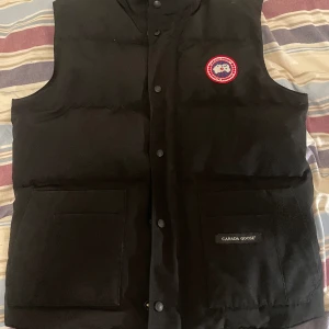 Canada Goose Väst - Svart Canada Goose väst, bra skick. Pris kan förhandlas.