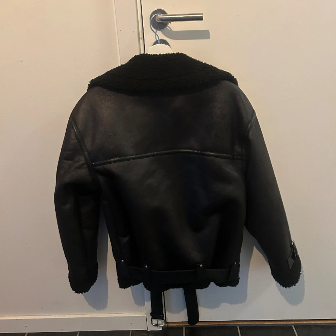 Oversize skinnjacka  - 90