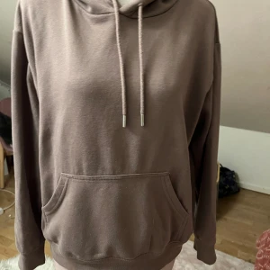 Hoodie från hm - Brun hoodie från hm i xs