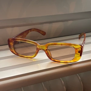 Solglasögon  - Solglasögon från ginatricot🌟