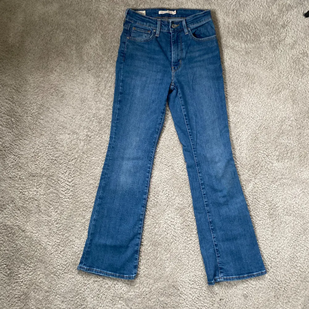 Säljer mina jättefina jeans från Levis i storleken 24.❤️👖. Jeans & Byxor.