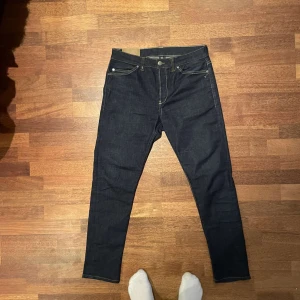 Dondup jeans  - Tjena, säljer nu riktigt snygga dondup George jeans helt utan defekter vid frågor eller funderingar skriv gärna👌