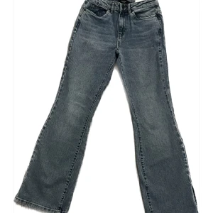 Jeans VERO MODA - Jeans med slits i benen från Vero Moda i storlek 26/30