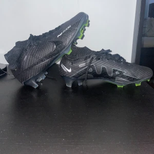 NIKE fotbollsskor  - Nike Air Zoom Mercurial Superfly Elite 9 FG- Svart/Grå/Vit/ Neon, Storlek 44   Nypris: 3149kr    Kom med bud !