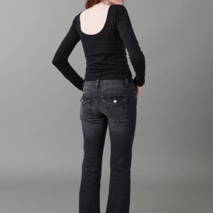 Jeans - Jeans Gina Young  Nästan aldrig använda  Jättebra skick för små därför jag säljer  Skriv för mer information 