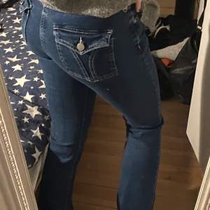 Säljer mina fina jeans som jag inte längre använder, bra skick🤍