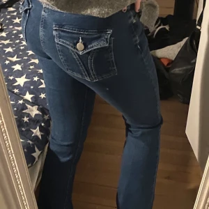 bootcut jeans - Säljer mina fina jeans som jag inte längre använder, bra skick🤍