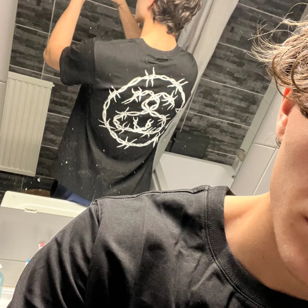Sjukt snygg stussy T-shirt. Aldrig använd kommer med påse. Storlek M. Skriv för fler bilder och pris kan diskuteras!. T-paidat.
