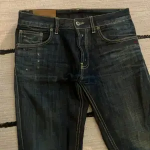 Coola jeans från dondup. Storlek 30. Super snygga. Ord.pris ca 3000 kr. Nyskick