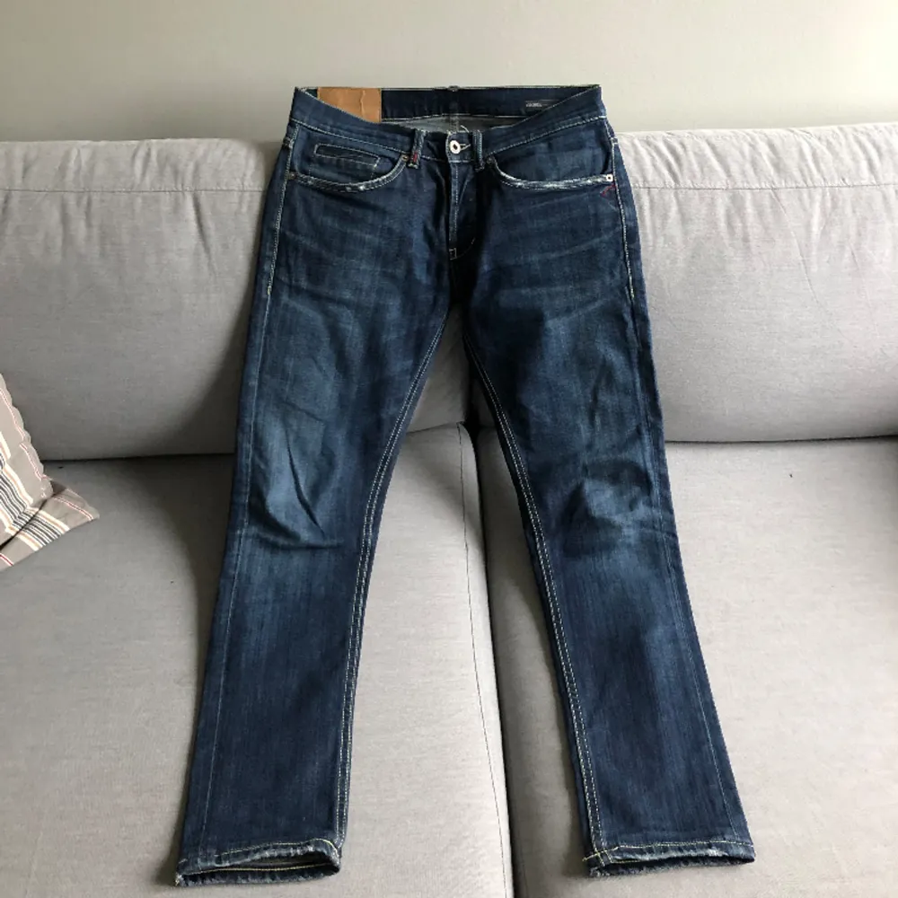 Tja, säljer nu dessa dondup George i storleken 30! Mycket Bra skick på jeansen  och hör av dig vid minsta lilla detalj!🙌🏽🤩 //stilsnubben (mer bilder i dm). Jeans & Byxor.